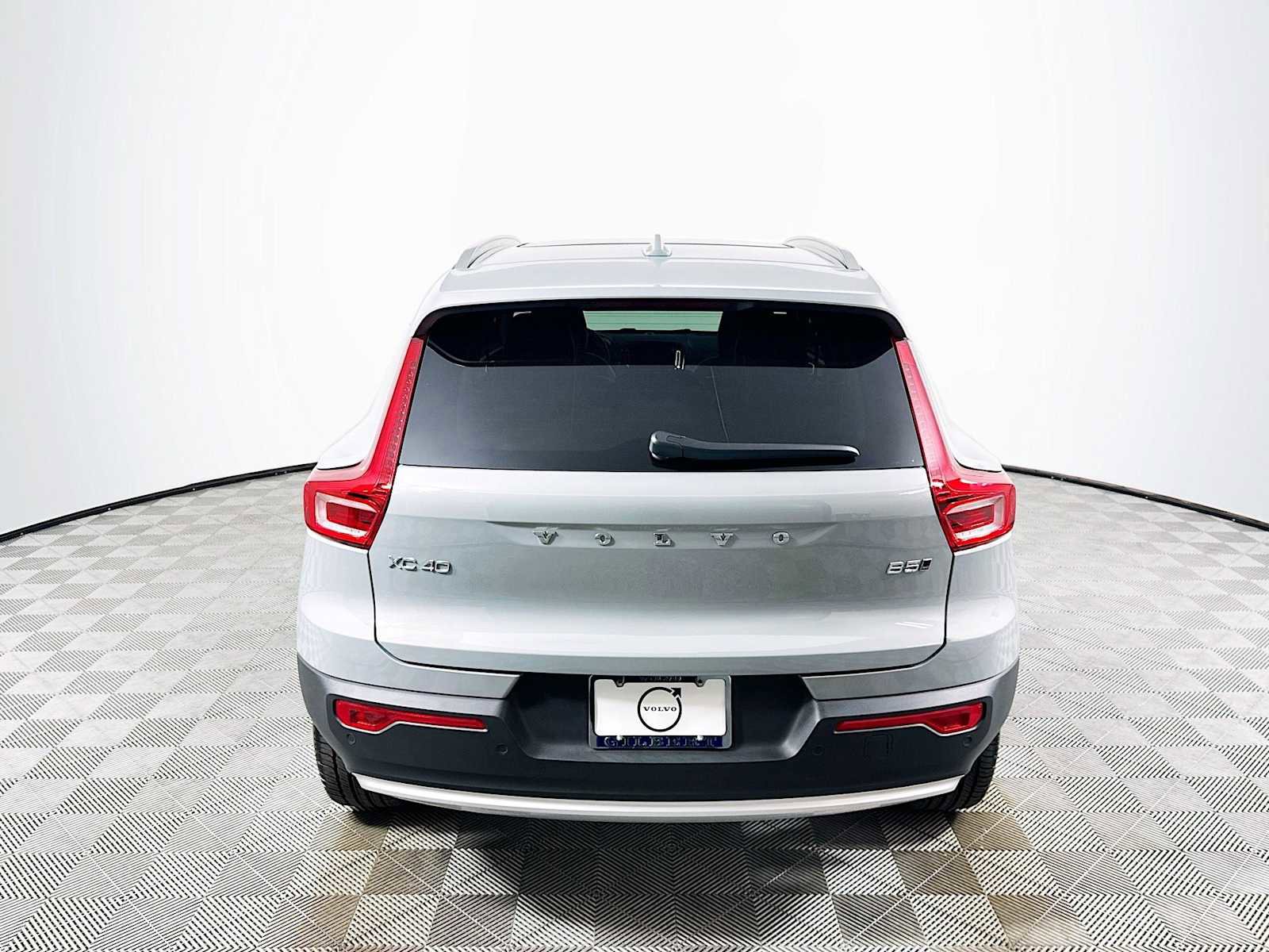 Used 2025 Volvo XC40 B5 Core w/ Protection Package Premier image 6