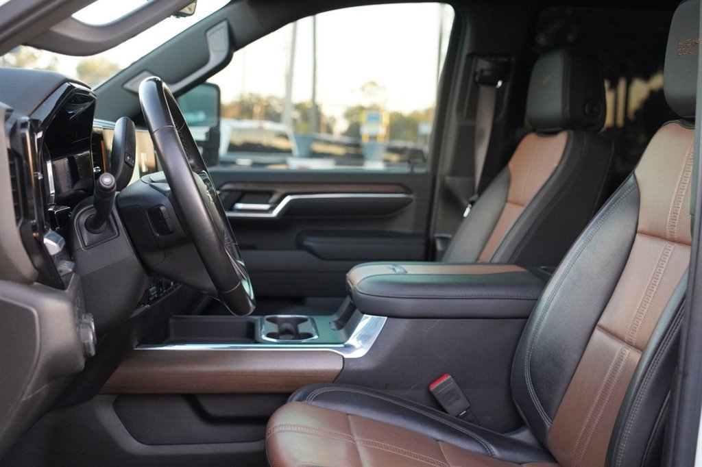 Used 2024 Chevrolet Silverado 3500 High Country w/ Technology Package image 20