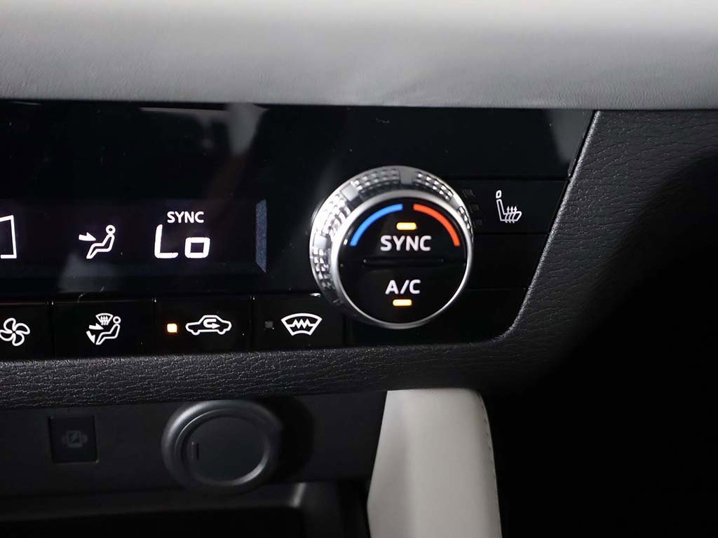 New 2025 Mitsubishi Outlander SE image 51