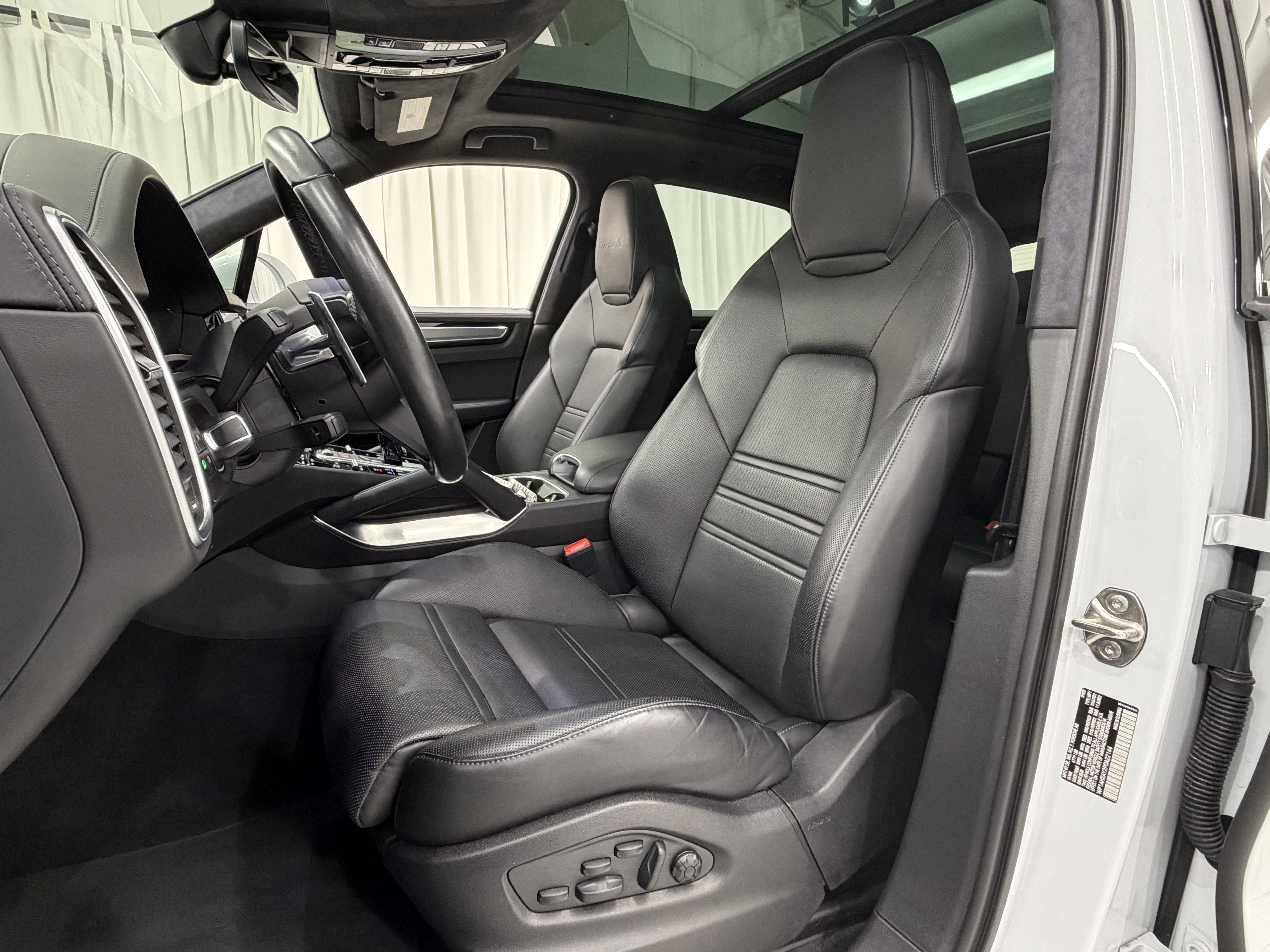 Certified 2023 Porsche Cayenne Turbo S image 31