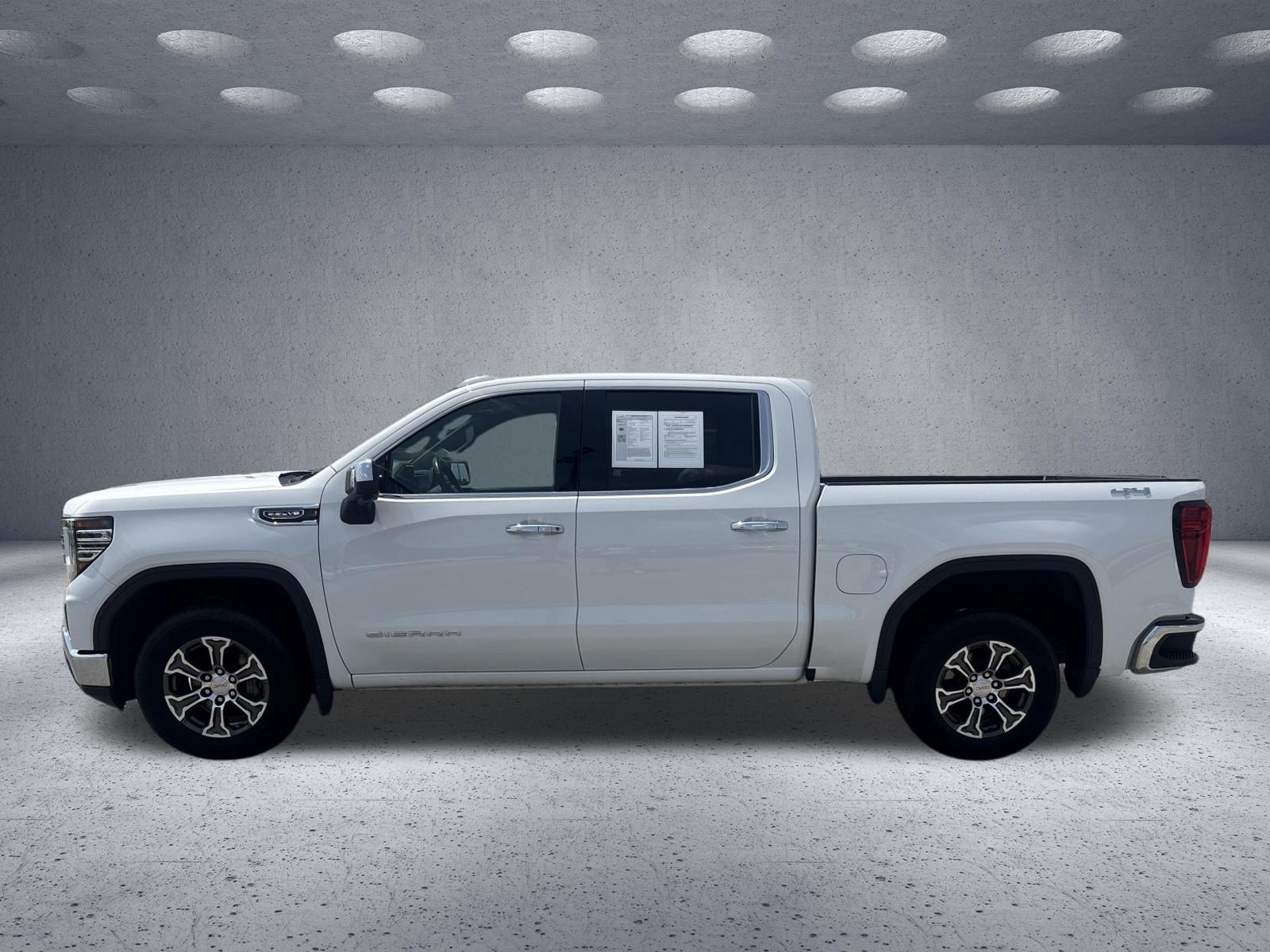 Used 2025 GMC Sierra 1500 SLT AWD/4WD image 8