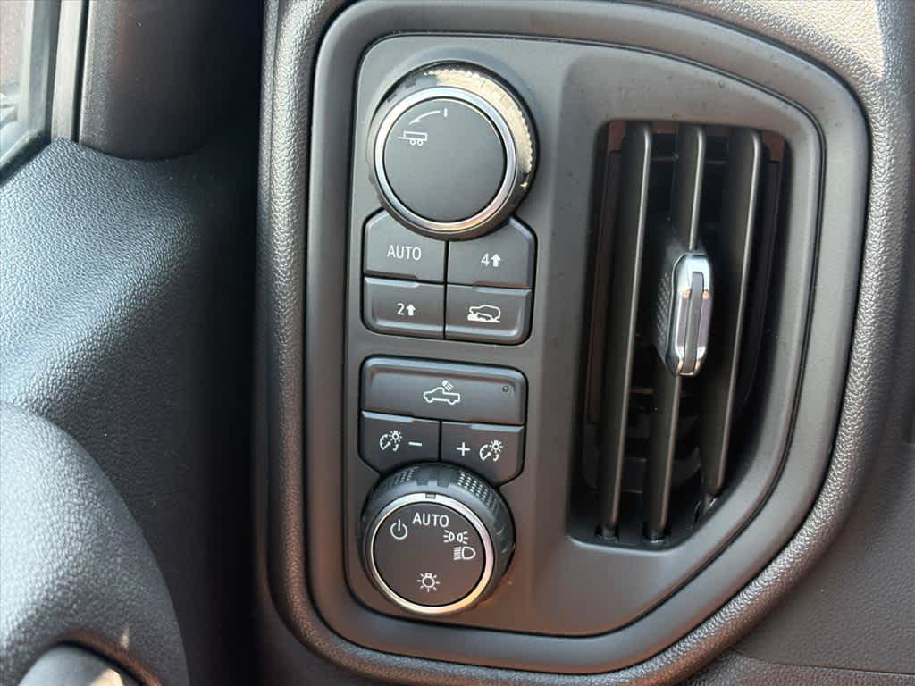 Used 2025 Chevrolet Silverado 1500 Custom w/ Turbomax Blackout Package AWD/4WD image 17