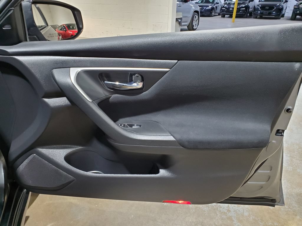 Used 2015 Nissan Altima 2.5 SV w/ Convenience Package FWD image 16