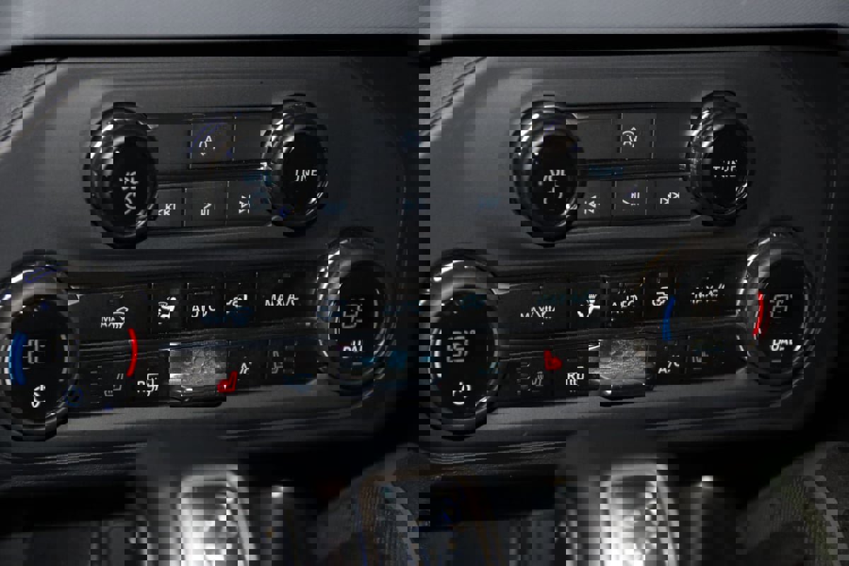 Used 2024 Ford Bronco Everglades image 53