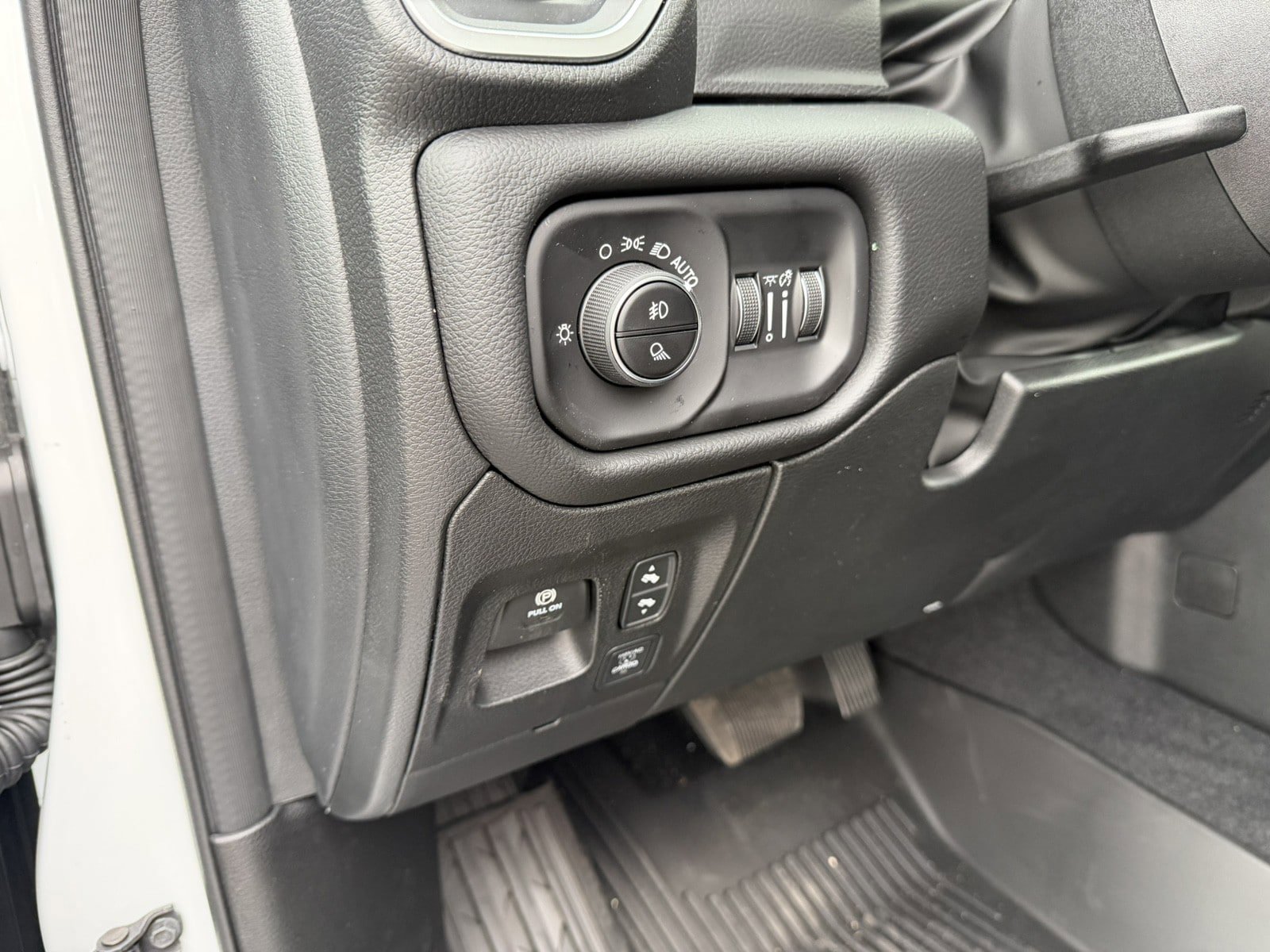New 2026 RAM 1500 Big Horn AWD/4WD image 17