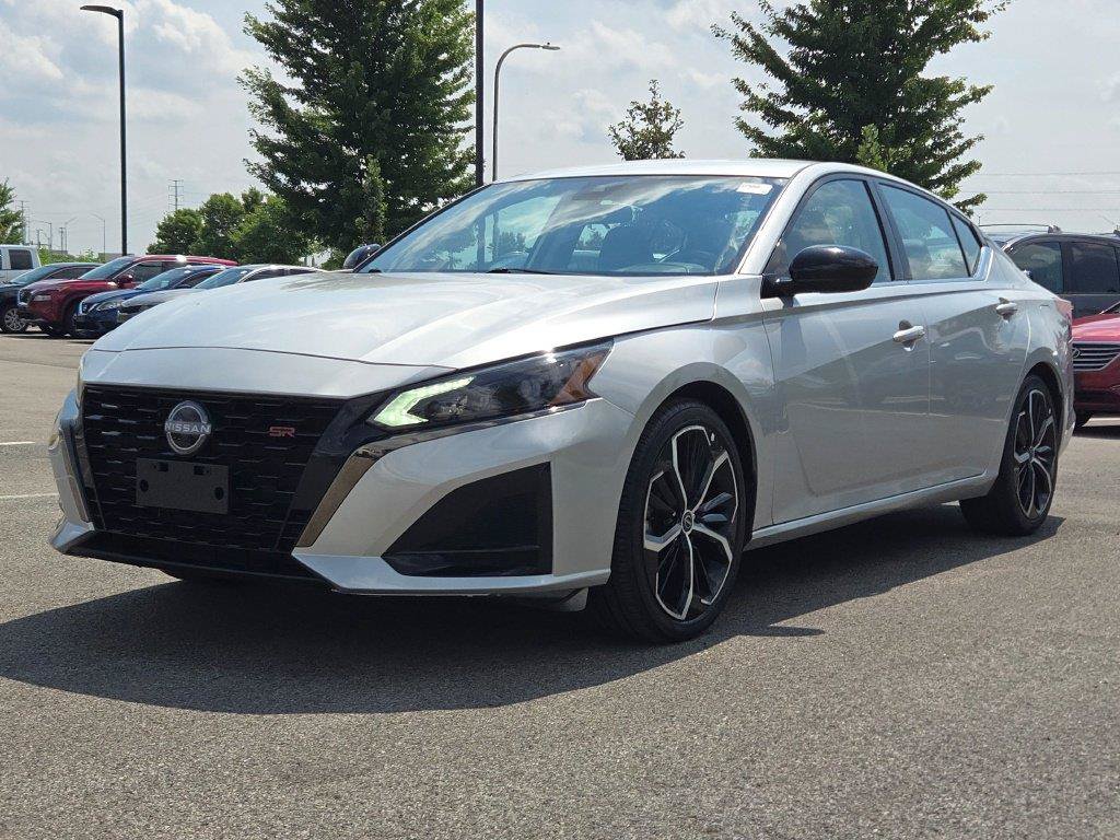 Used 2024 Nissan Altima 2.5 SR FWD image 3