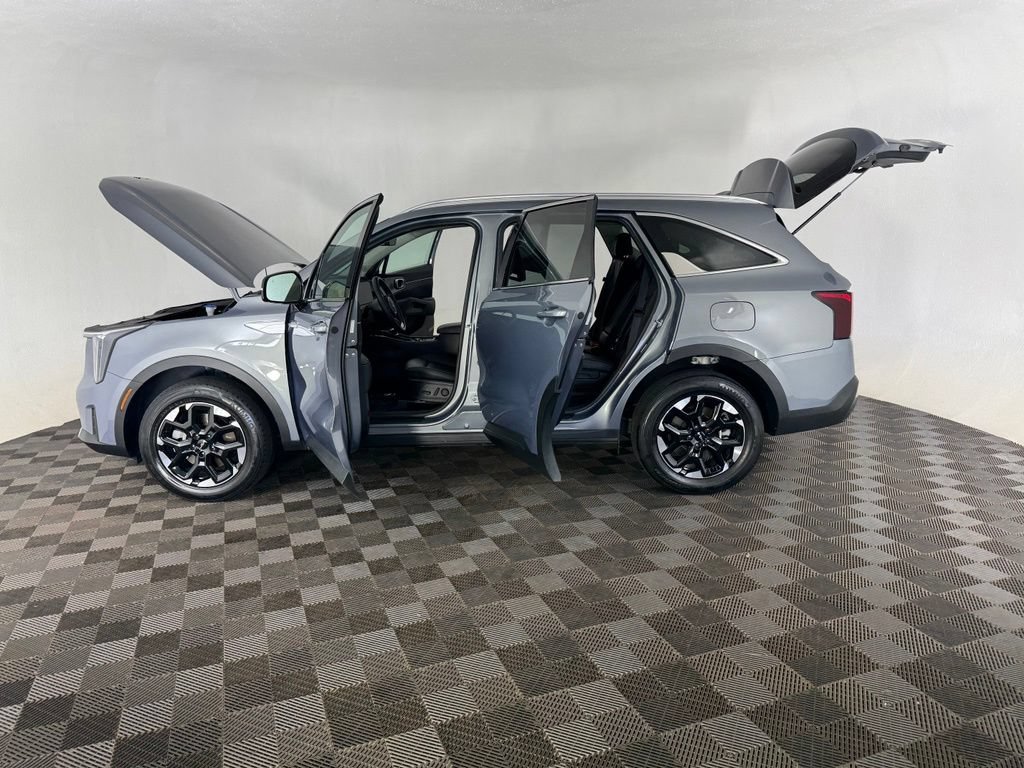 Used 2025 Kia Sorento S AWD/4WD image 14
