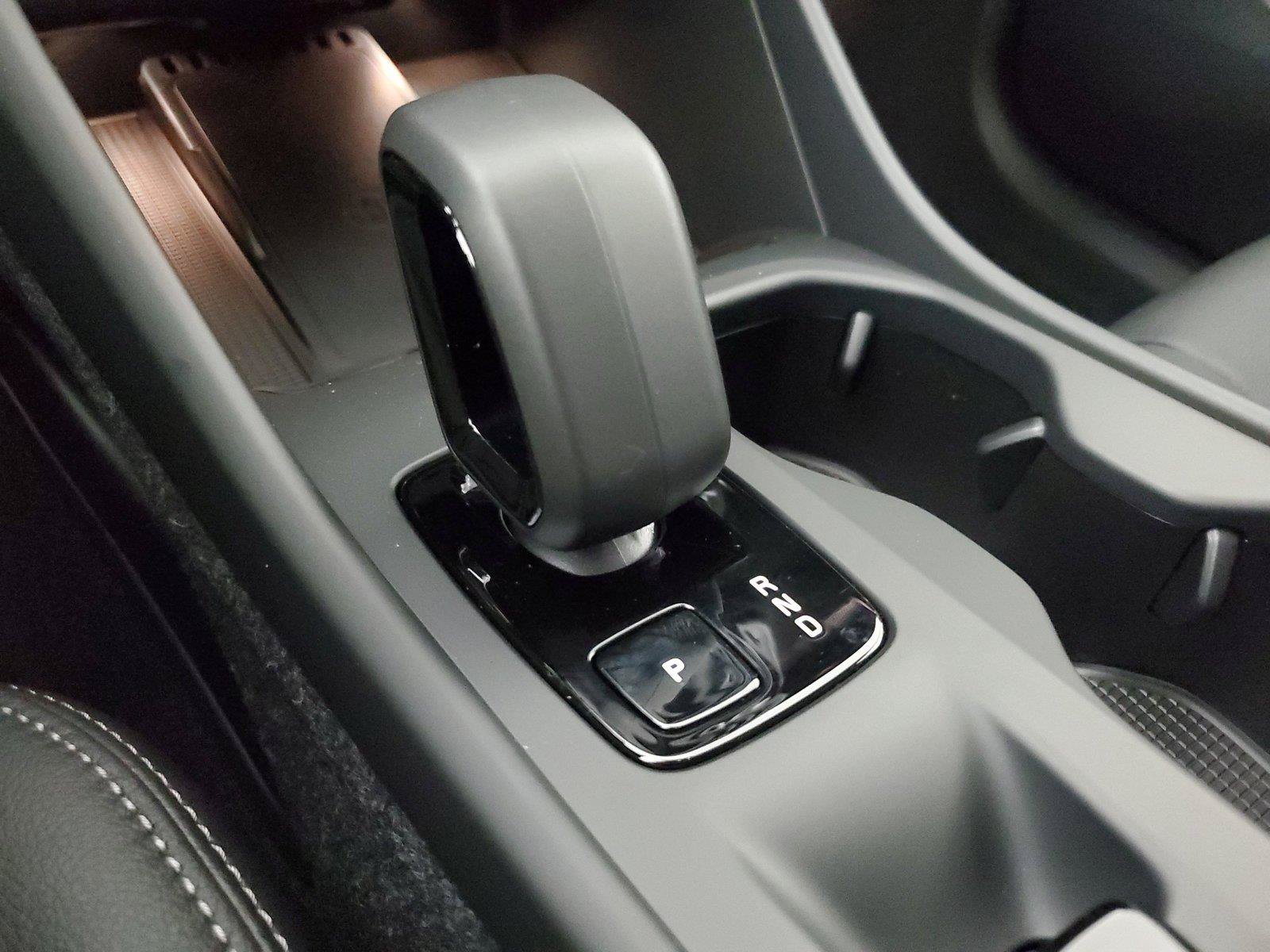 Certified 2026 Volvo XC40 B5 Core AWD/4WD image 32