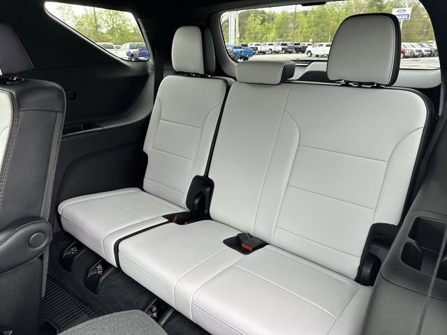 Used 2025 Chevrolet Traverse High Country w/ LPO, Floor Liner Package AWD/4WD image 28
