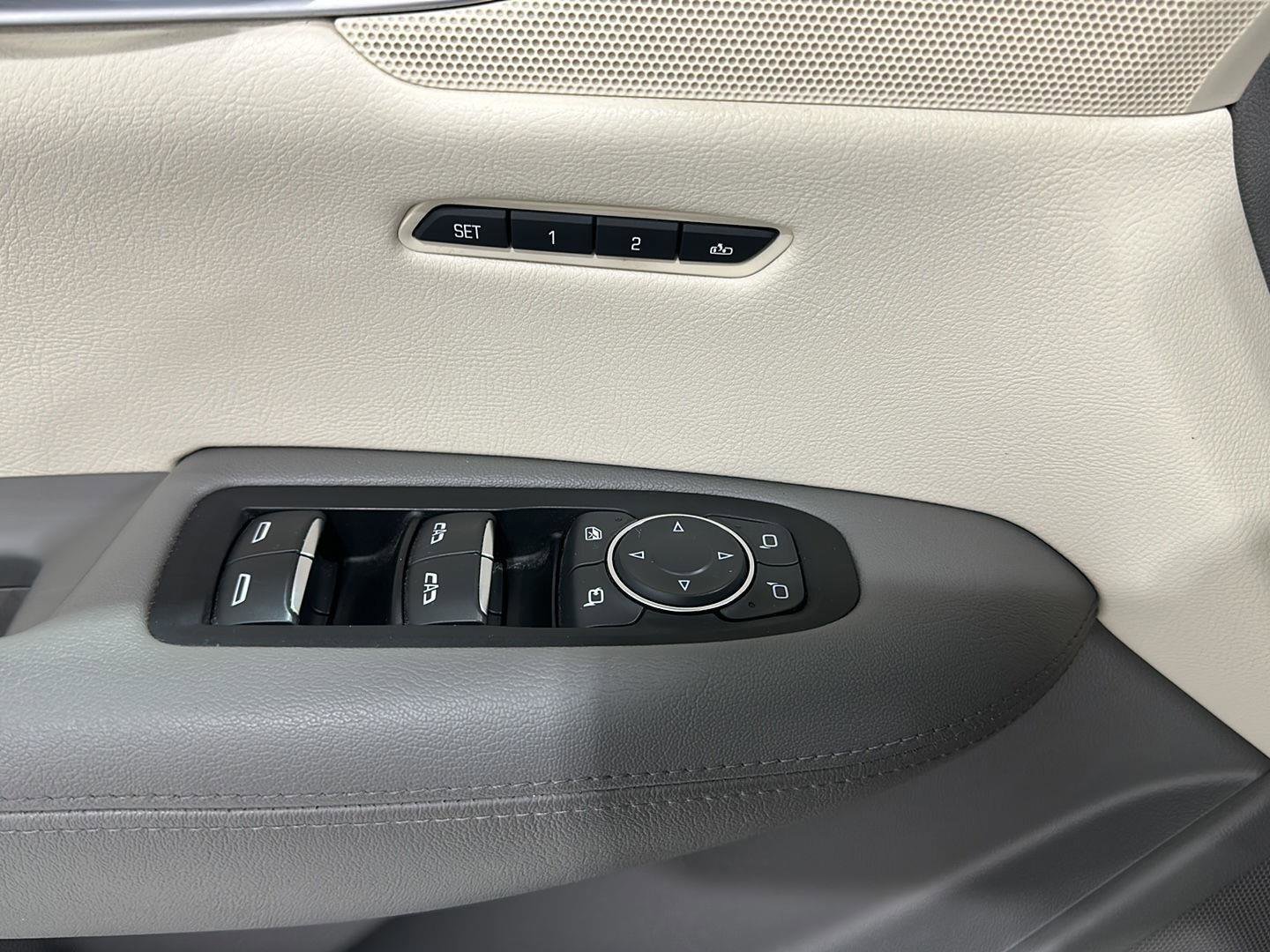 Used 2018 Cadillac XT5 Premium Luxury w/ Driver Assist Package image 19