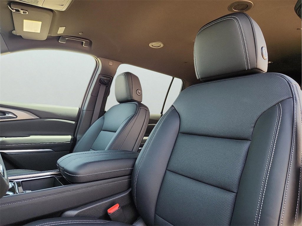 New 2025 Chevrolet Traverse LT w/ Driver Confidence Package image 17