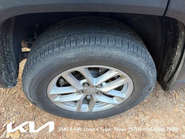 Used 2021 Jeep Grand Cherokee L Laredo w/ Luxury Tech Group I RWD image 11