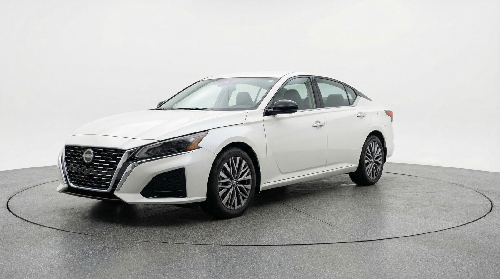 Used 2025 Nissan Altima 2.5 SV FWD image 3