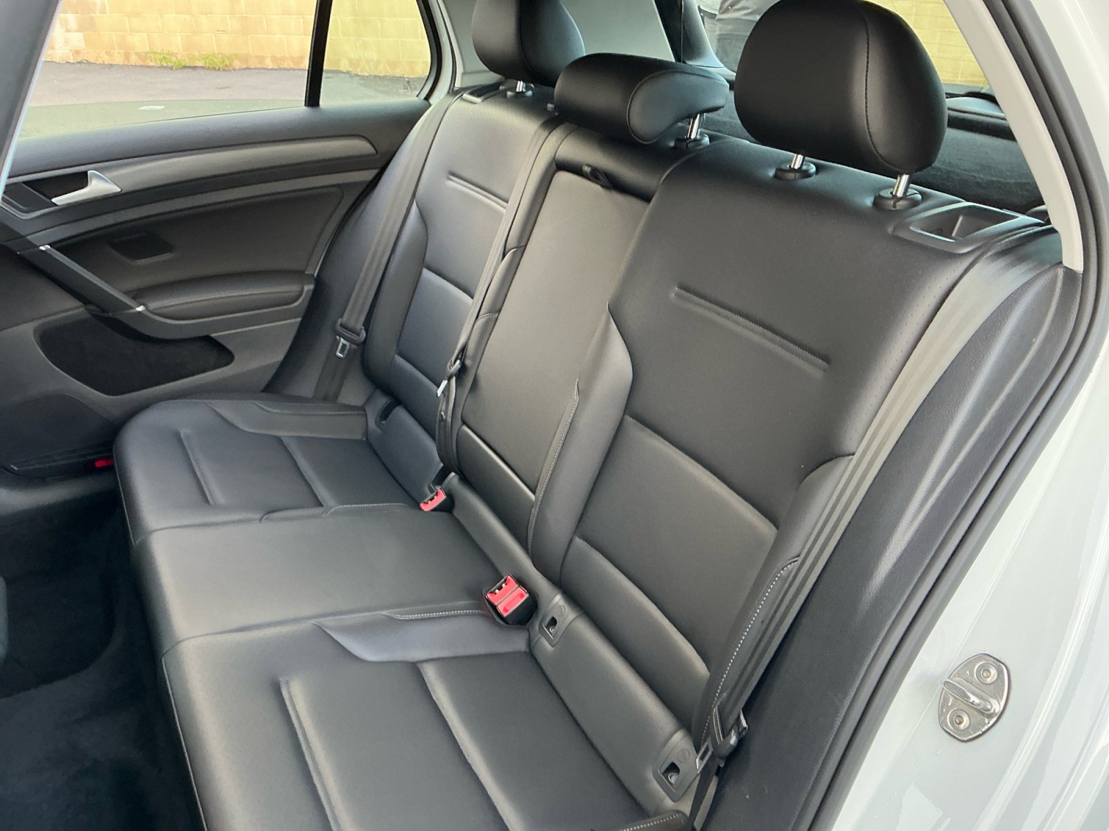 Used 2019 Volkswagen Golf SE w/ Driver Assistance Package image 19