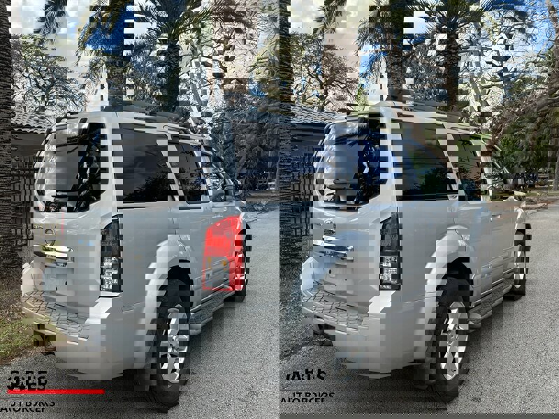 Used 2012 Nissan Pathfinder SV image 5