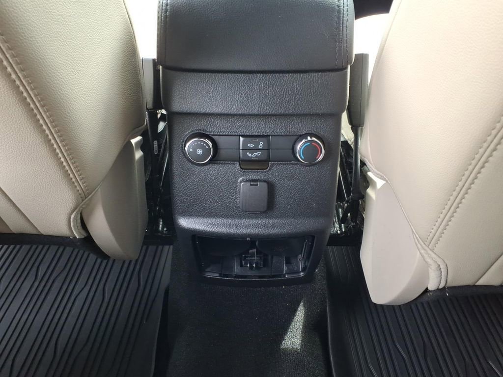 Used 2018 Ford Explorer XLT w/ Equipment Group 202A image 8