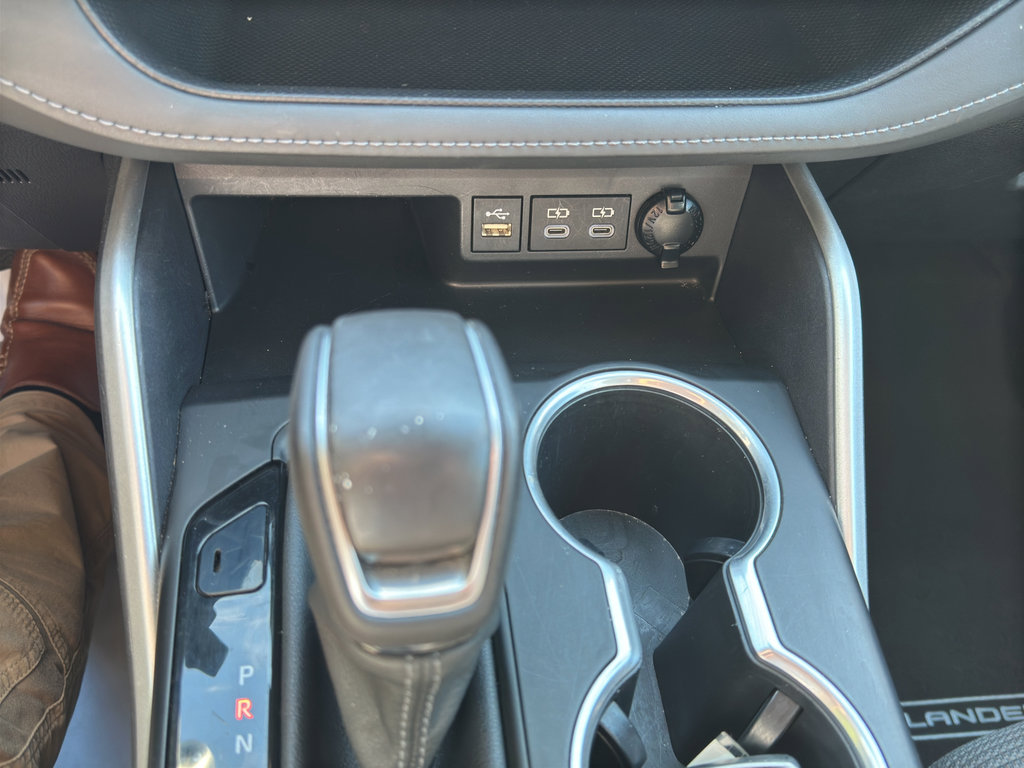 Used 2023 Toyota Highlander LE image 17