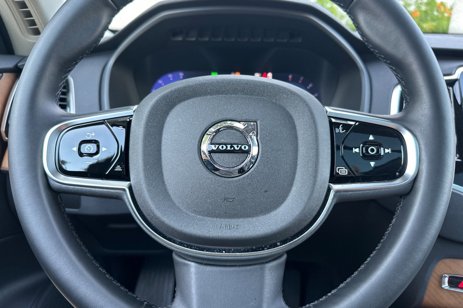 New 2025 Volvo XC90 B6 Plus w/ Protection Package Premier image 28