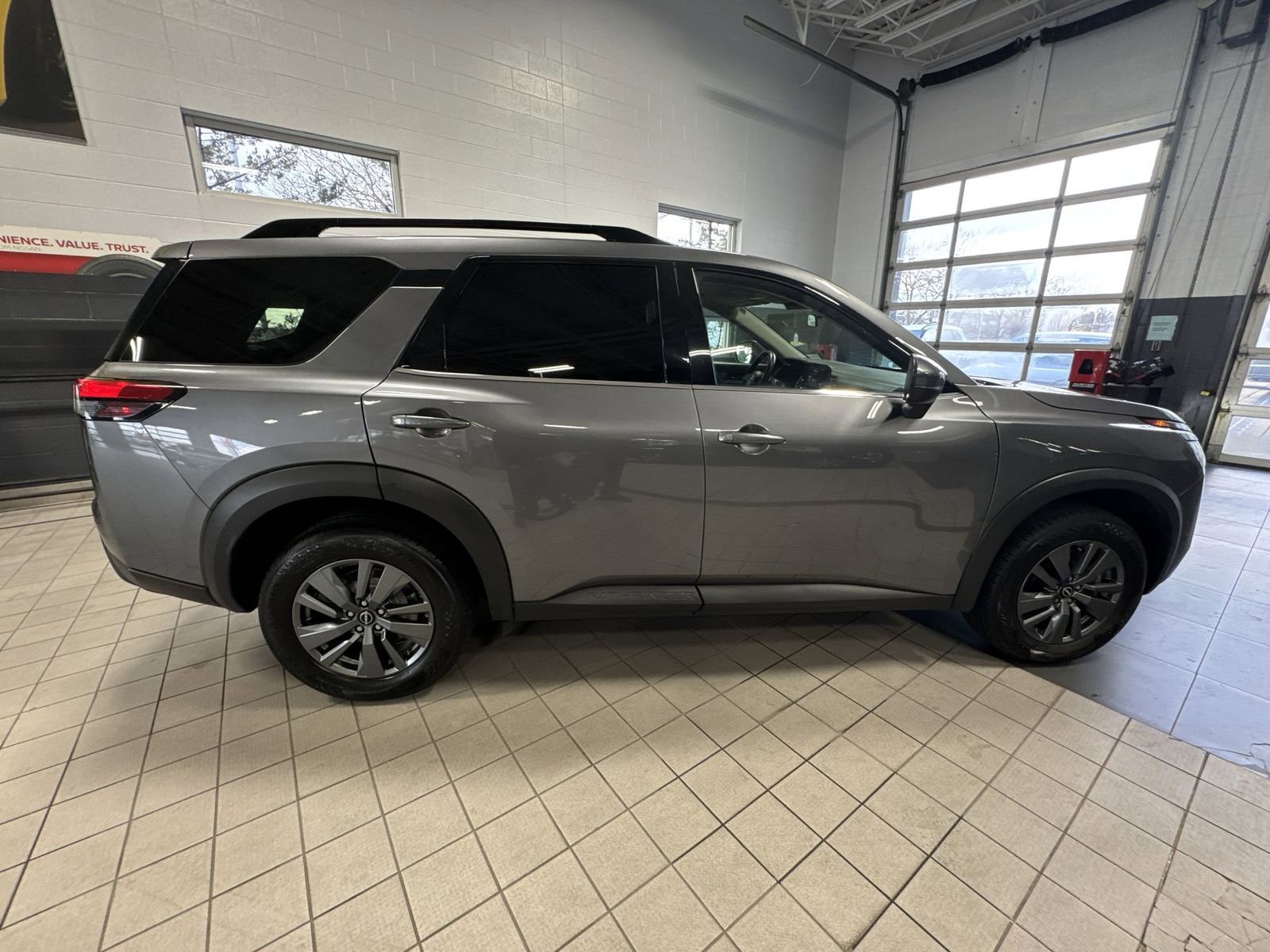 Certified 2025 Nissan Pathfinder SV image 43