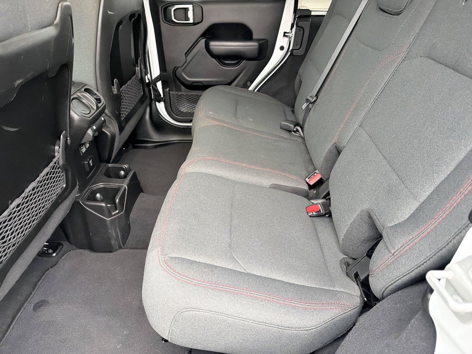 Used 2025 Jeep Wrangler Unlimited Rubicon AWD/4WD image 19