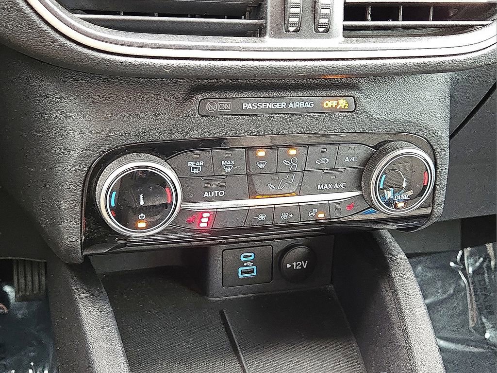 Used 2022 Ford Escape SE w/ Cold Weather Package image 30