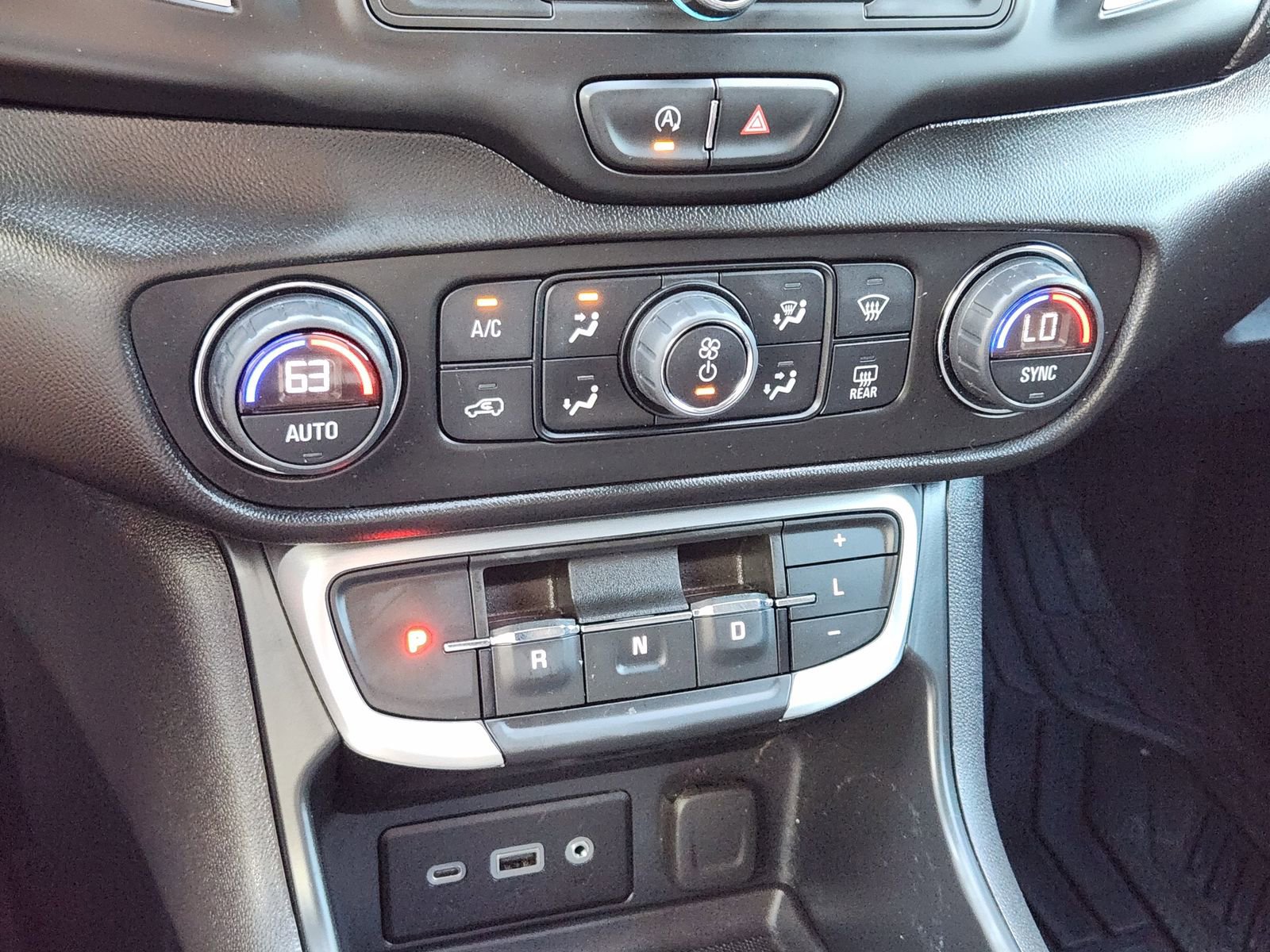 Used 2022 GMC Terrain SLE w/ Driver Convenience Package image 19