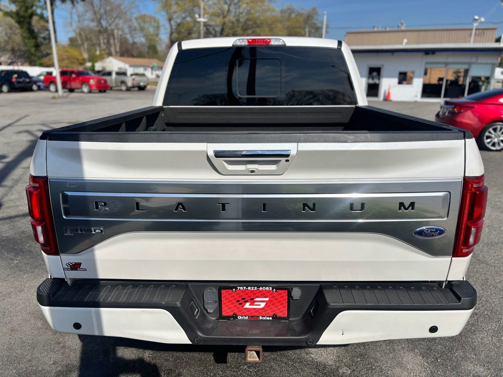 Used 2016 Ford F150 Platinum w/ Equipment Group 701A Luxury AWD/4WD image 4