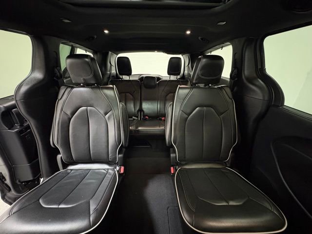 Certified 2025 Chrysler Pacifica Limited image 19