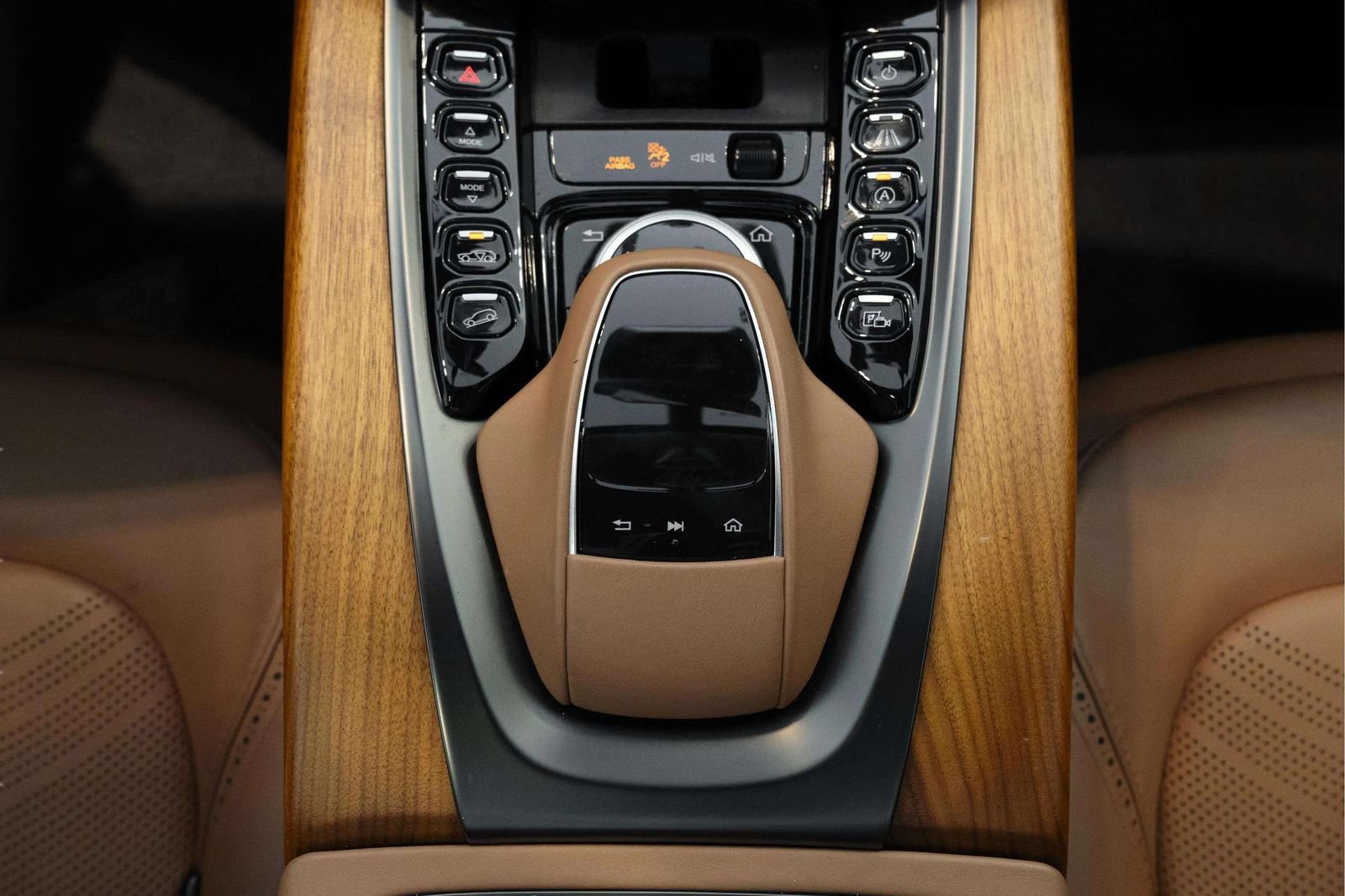 Used 2022 Aston Martin DBX AWD/4WD image 38