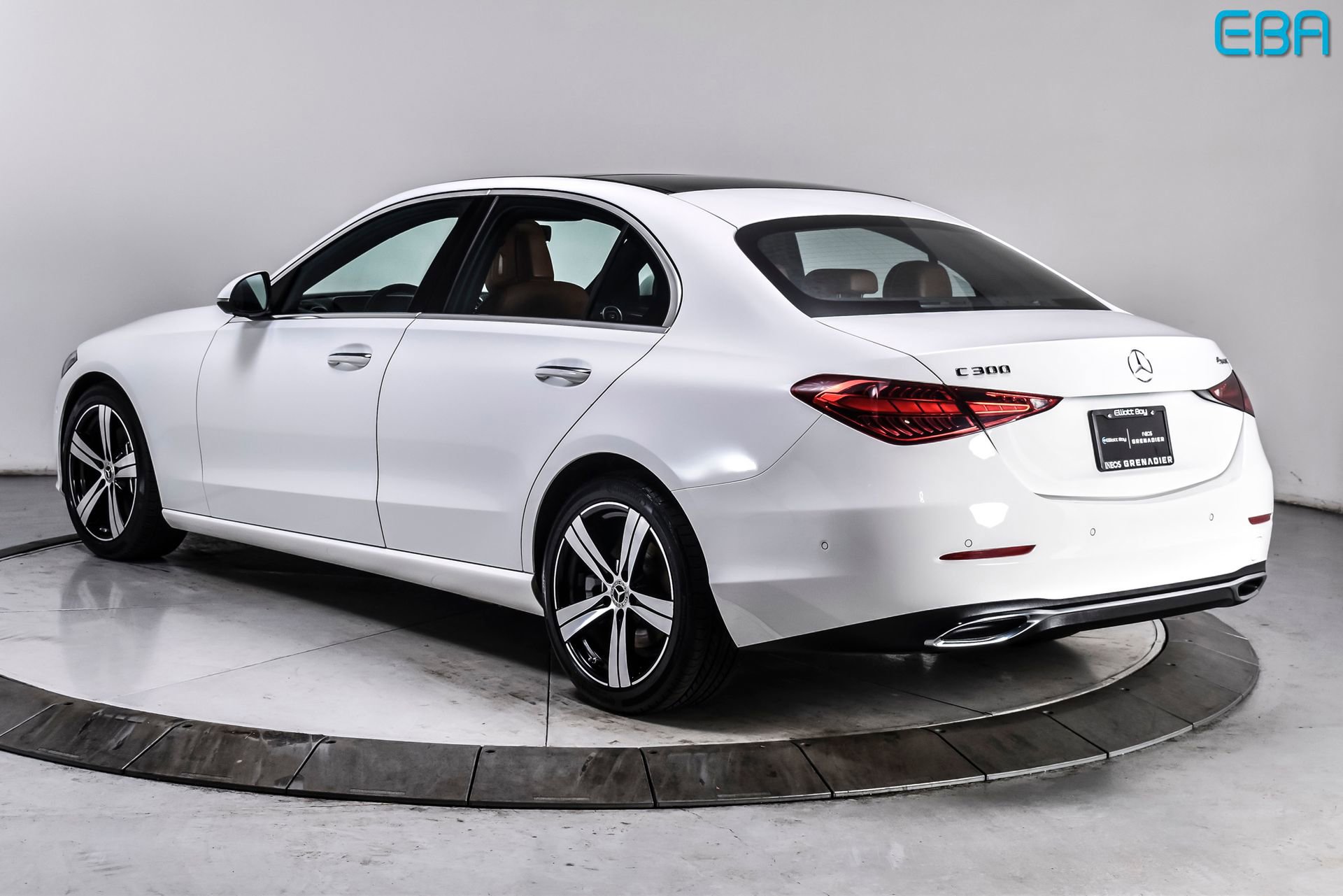 Used 2025 Mercedes-Benz C 300 4MATIC Sedan image 4