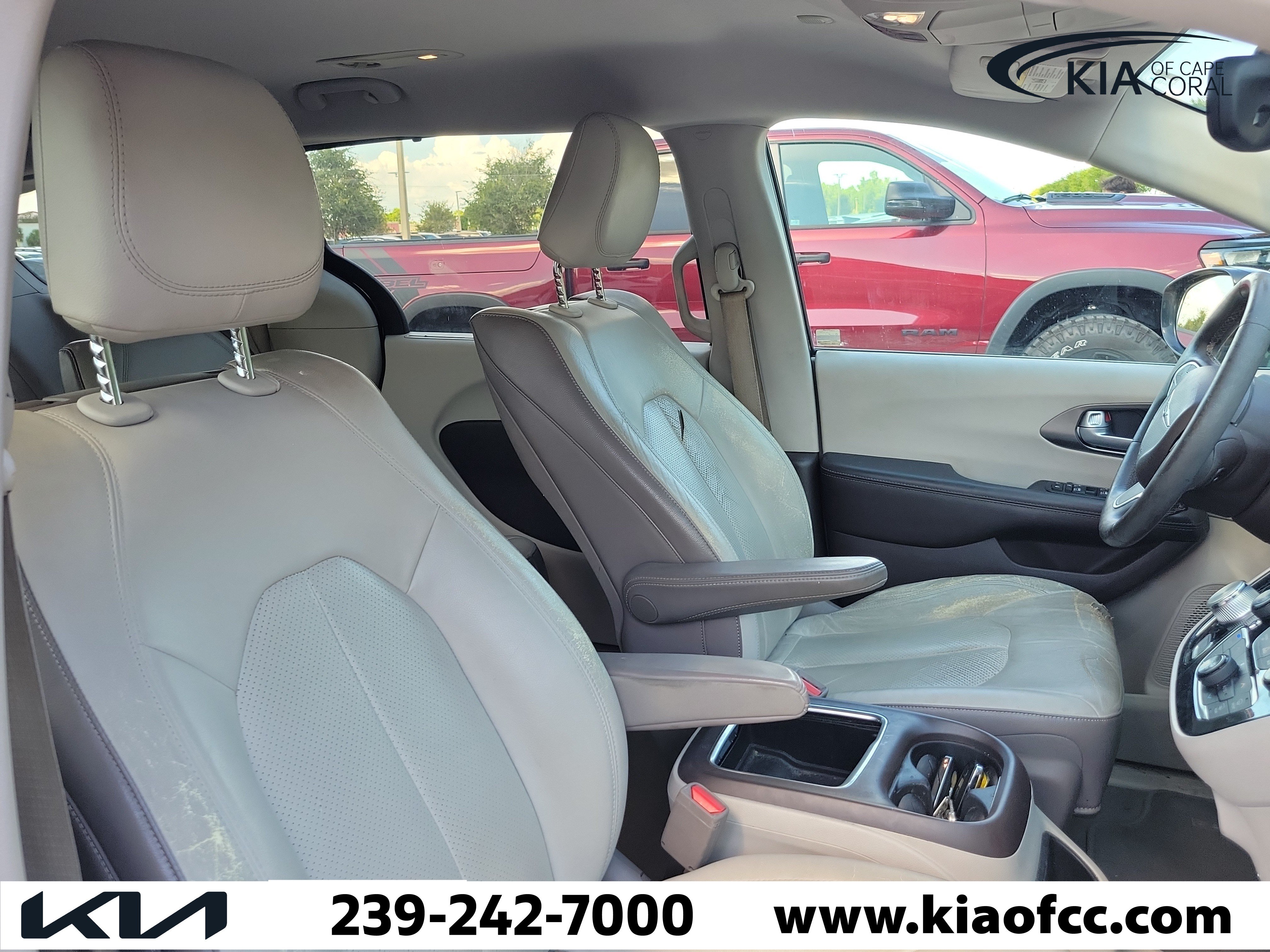 Used 2017 Chrysler Pacifica Touring-L Plus w/ Advanced Safetytec Group FWD image 9