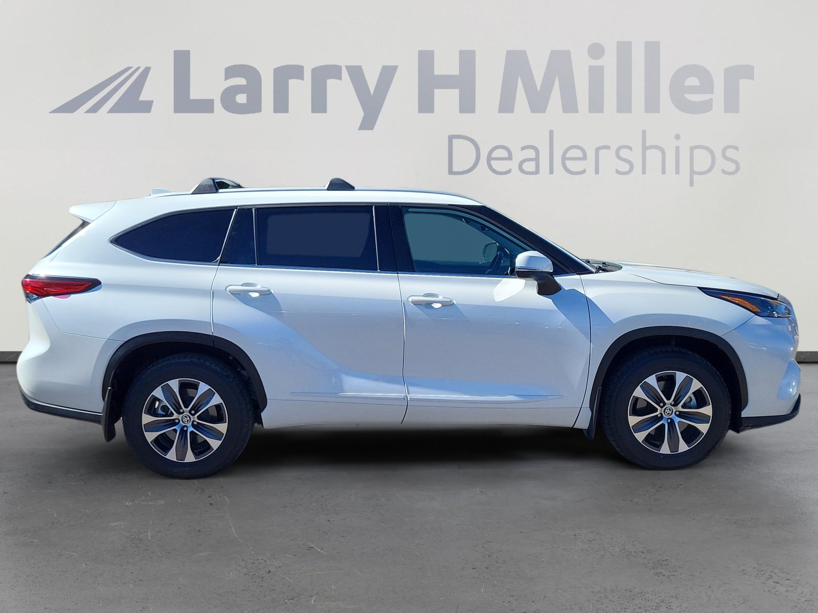 Used 2022 Toyota Highlander XLE image 7
