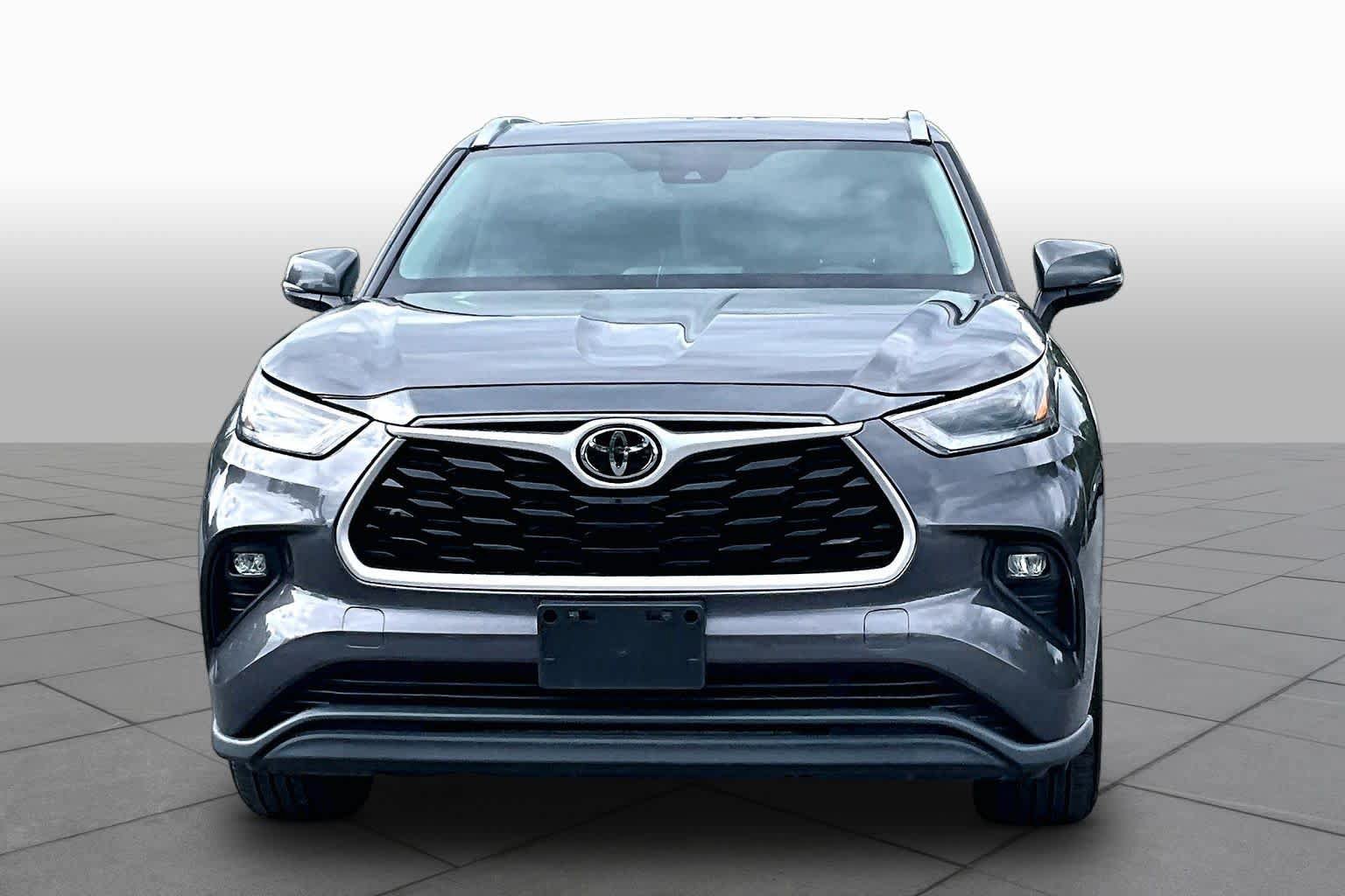 Used 2021 Toyota Highlander XLE AWD/4WD image 4
