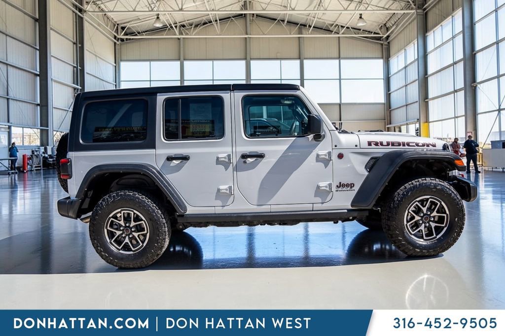 Used 2024 Jeep Wrangler Unlimited Rubicon AWD/4WD image 33