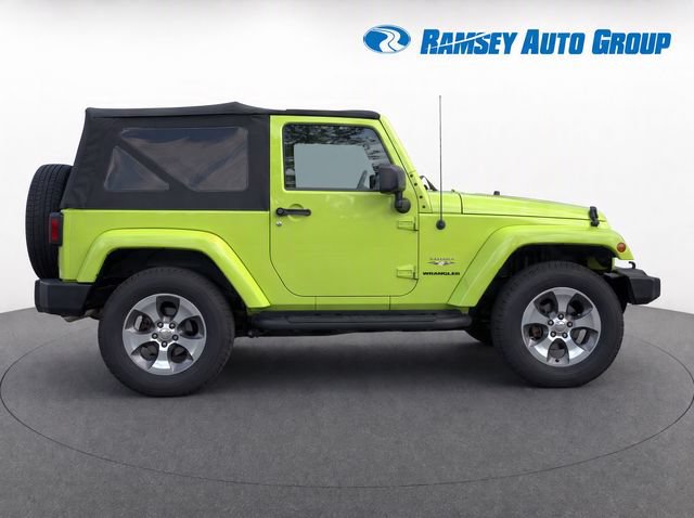Used 2017 Jeep Wrangler Sahara w/ Connectivity Group AWD/4WD image 8