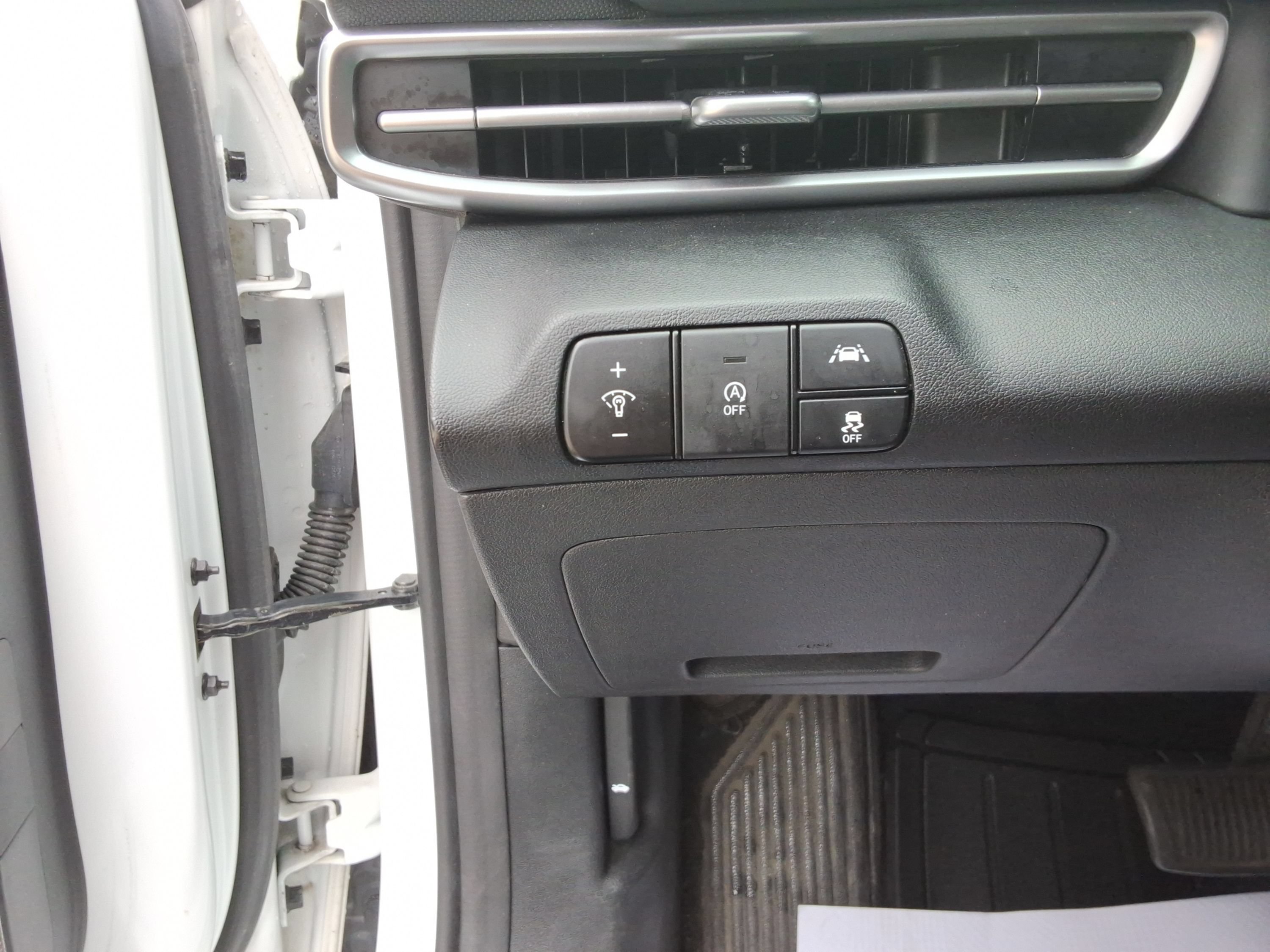 Used 2021 Hyundai Elantra SE FWD image 19