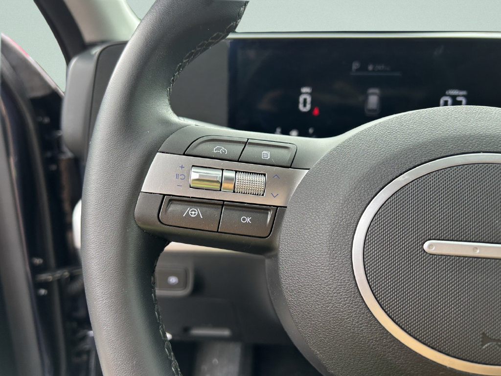 Certified 2024 Hyundai Kona SEL FWD image 30