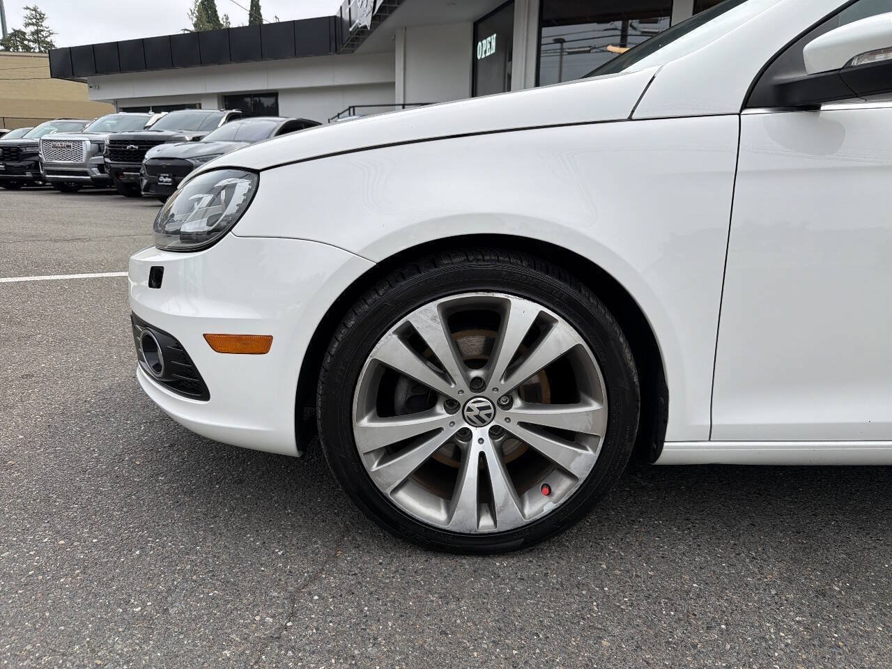 Used 2013 Volkswagen Eos Lux FWD image 9