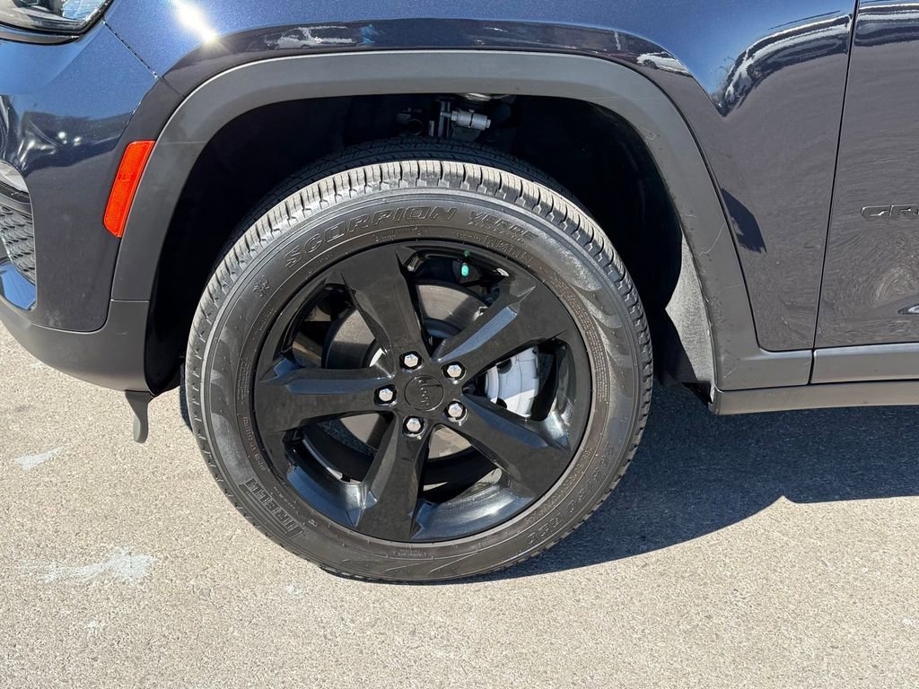 Certified 2024 Jeep Grand Cherokee Limited w/ Black Appearance Package image 27