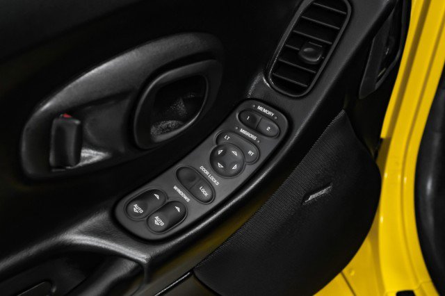 Used 2000 Chevrolet Corvette Convertible w/ Memory Pkg image 34