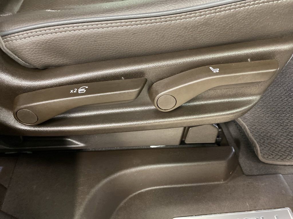 Used 2021 GMC Yukon Denali w/ Denali Premium Package image 30