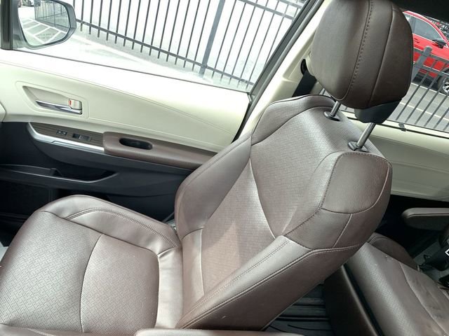 Certified 2023 Toyota Sienna Platinum image 31