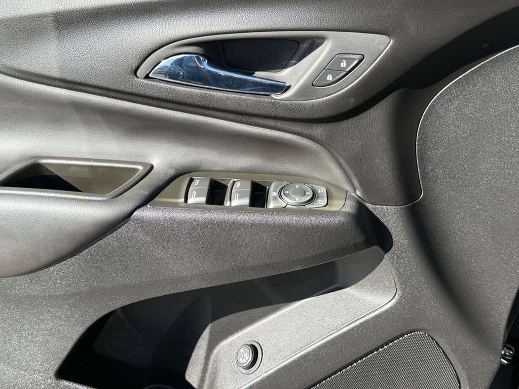Used 2023 Chevrolet Equinox LT FWD image 11