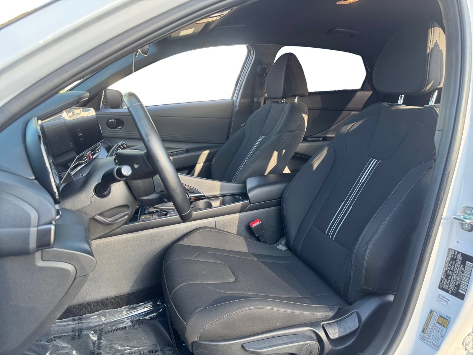 Used 2025 Hyundai Elantra SEL FWD image 9