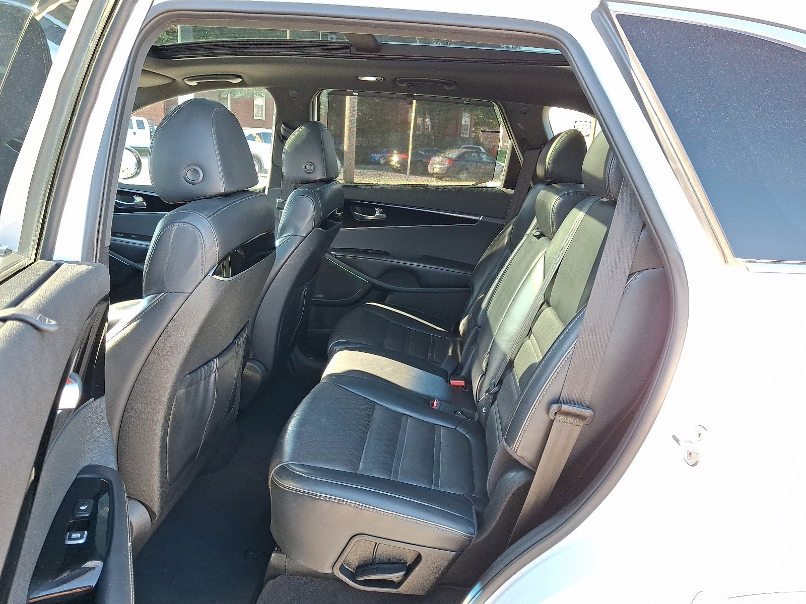 Used 2018 Kia Sorento SX image 12