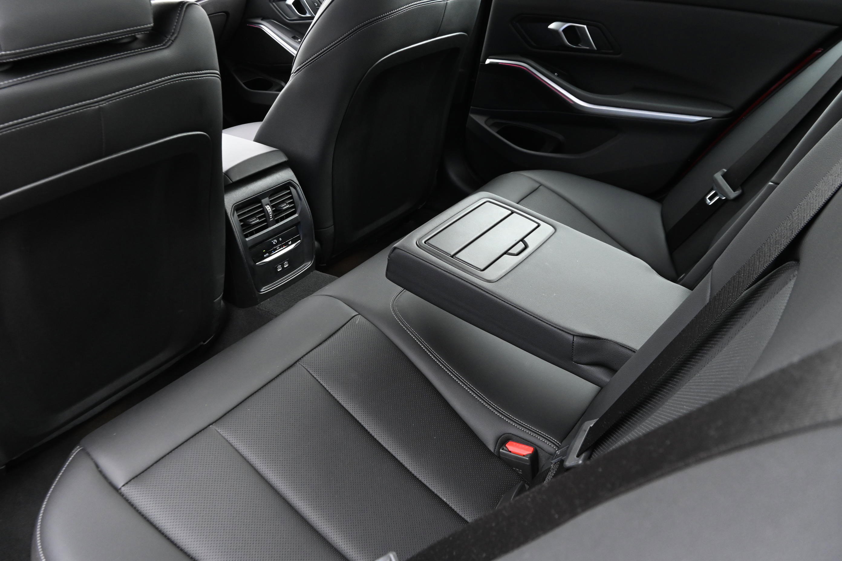 Certified 2024 BMW 330i Sedan w/ Premium Package image 10