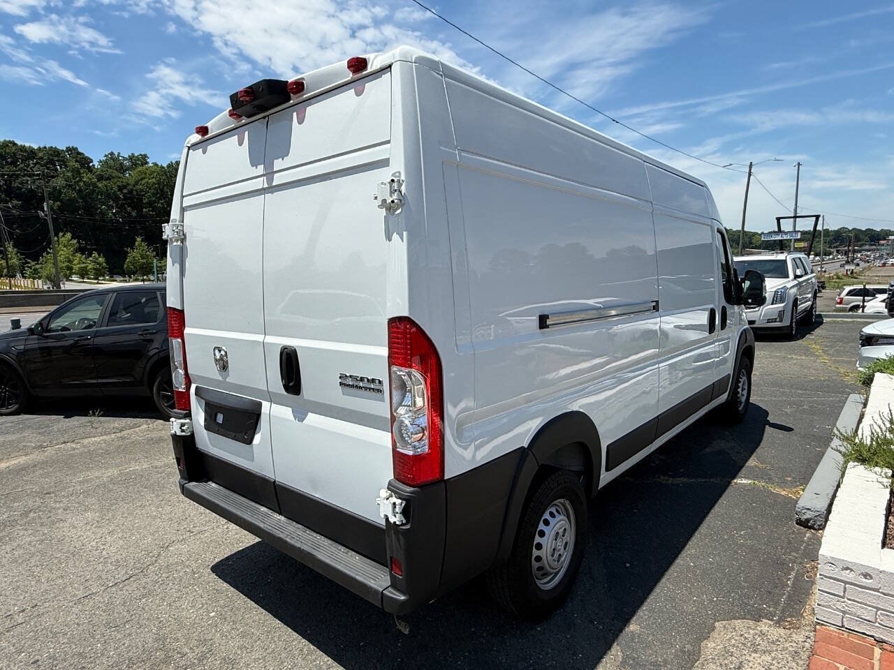 Used 2025 RAM ProMaster 2500 w/ Convenience Group FWD image 4