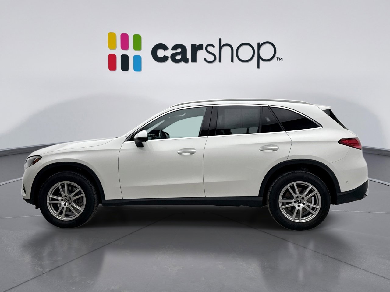 Used 2025 Mercedes-Benz GLC 300 4MATIC image 2