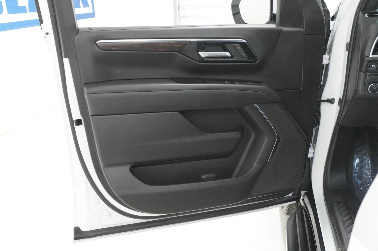 Used 2025 Chevrolet Tahoe LS RWD image 11