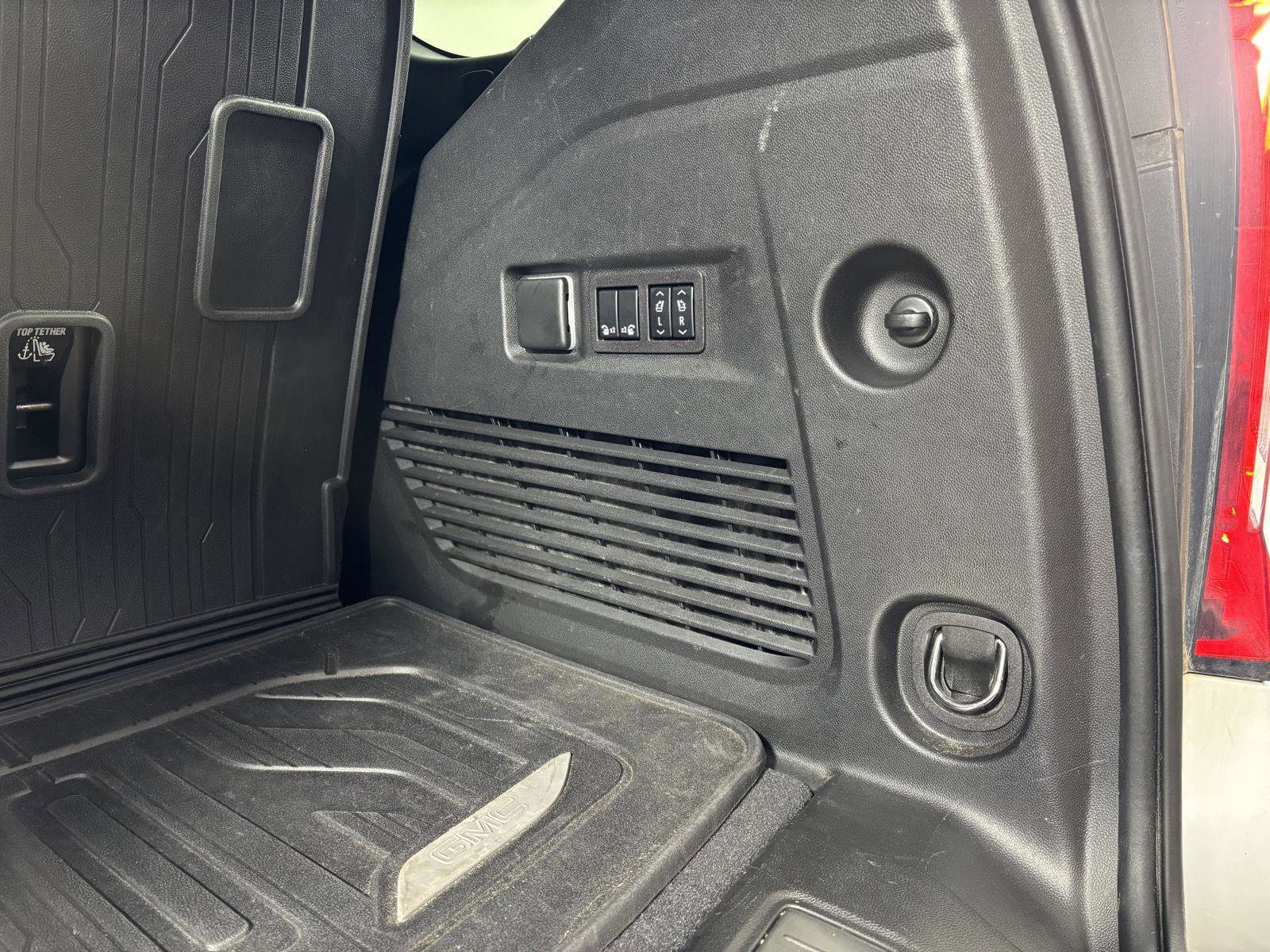 Used 2023 GMC Yukon Denali w/ Advanced Technology Package image 6